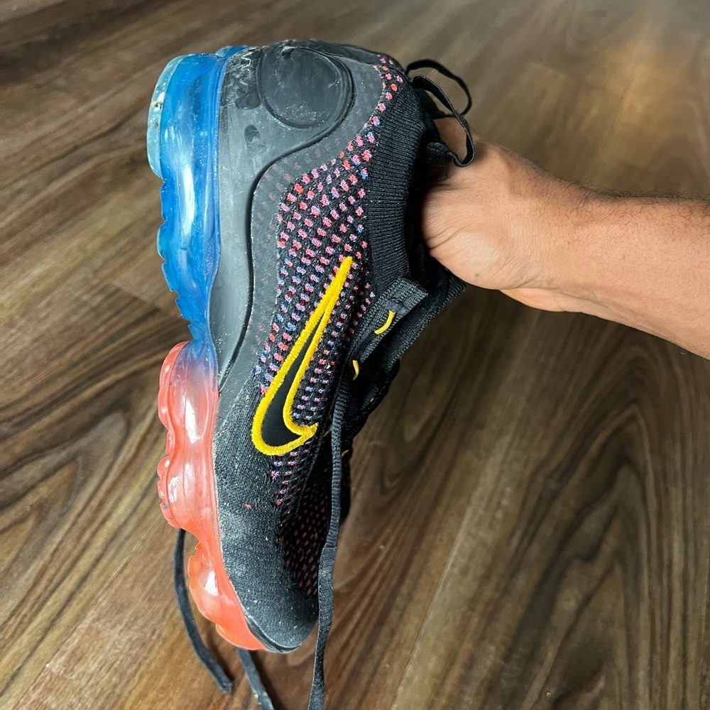 Nike Air Vapormax Flyknit 2021 Kids Size 5Y Y Black Blue Red DV2198-001